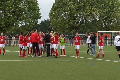 les filles de reims|Les filles du Stade de Reims battent le PSG et filent en play